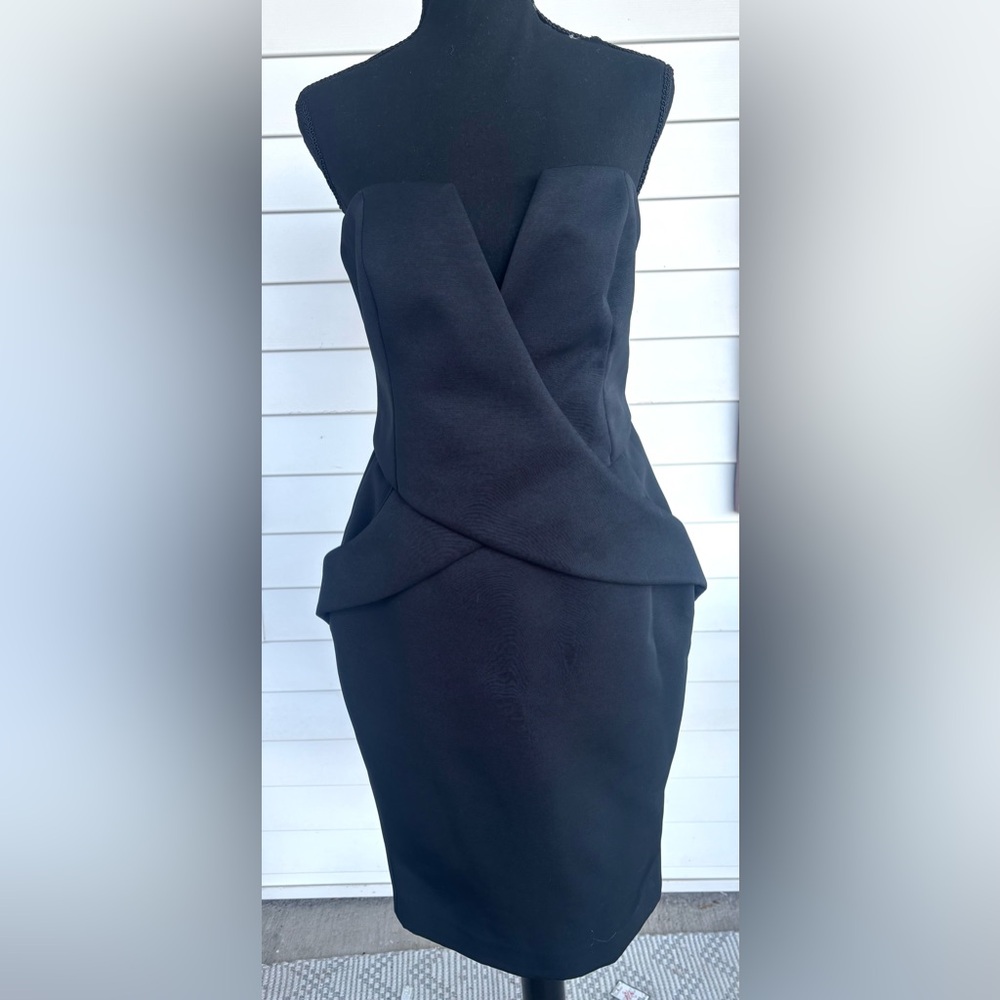 Finders Keepers Elegant Black Strapless Dress Crisscross NWT Size Medium NEW